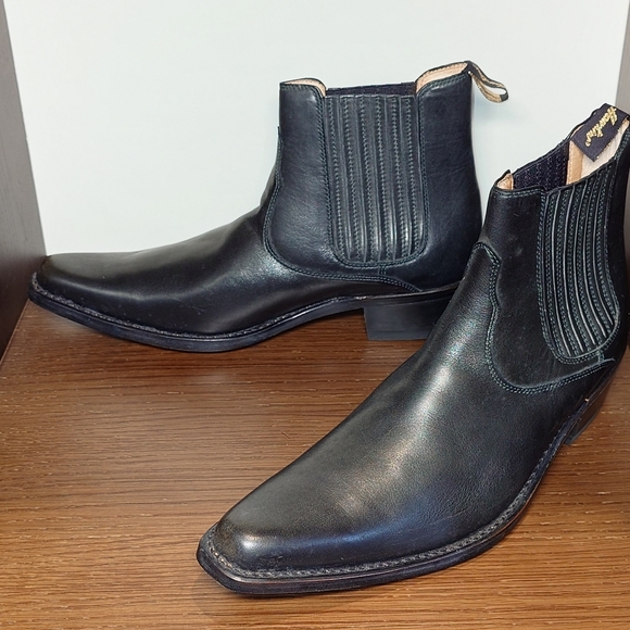 New black Hawkins boots - Picture 2 of 2